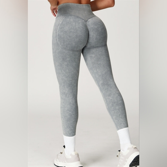 Bundle Of Booty Scrunch Leggings - Picture 3 of 7